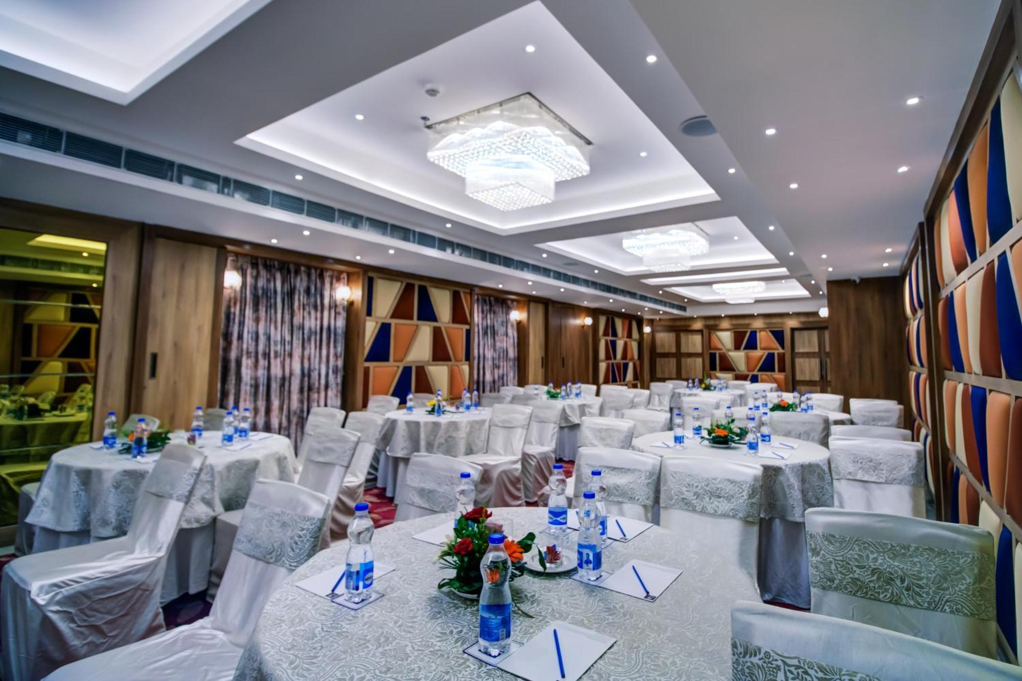 Cozzet Victoria Hotel Bhuvanesvar Kültér fotó
