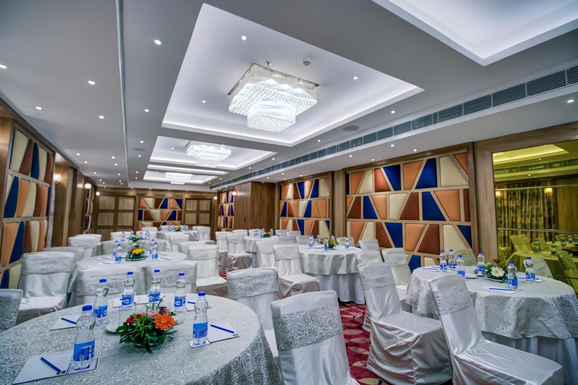 Cozzet Victoria Hotel Bhuvanesvar Kültér fotó