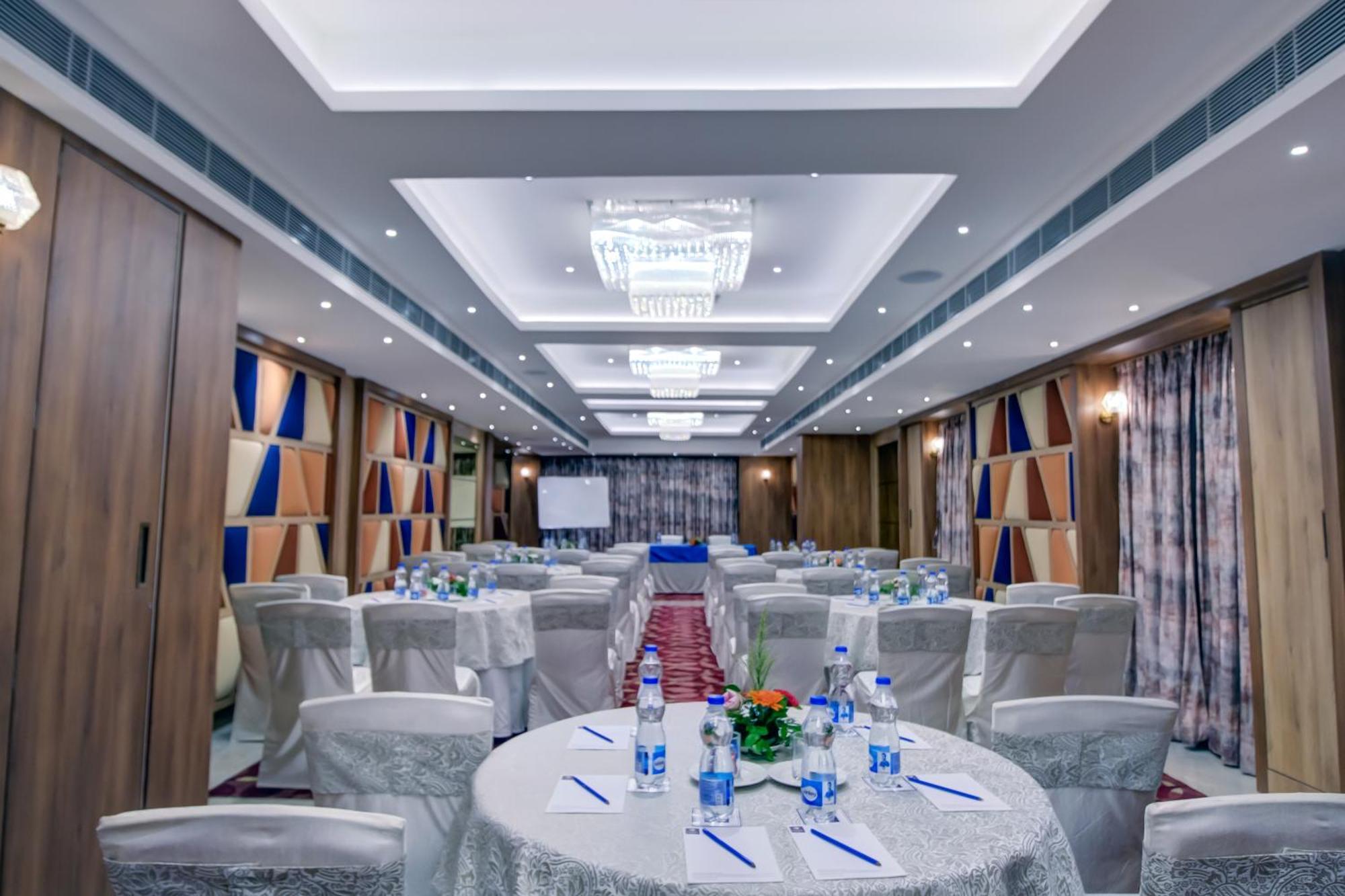 Cozzet Victoria Hotel Bhuvanesvar Kültér fotó
