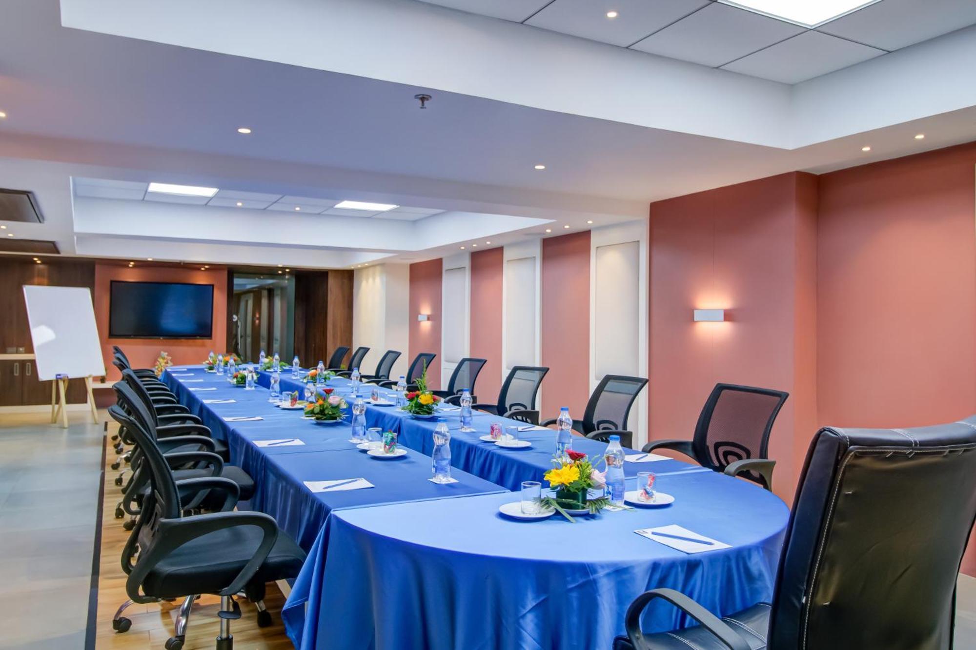 Cozzet Victoria Hotel Bhuvanesvar Kültér fotó