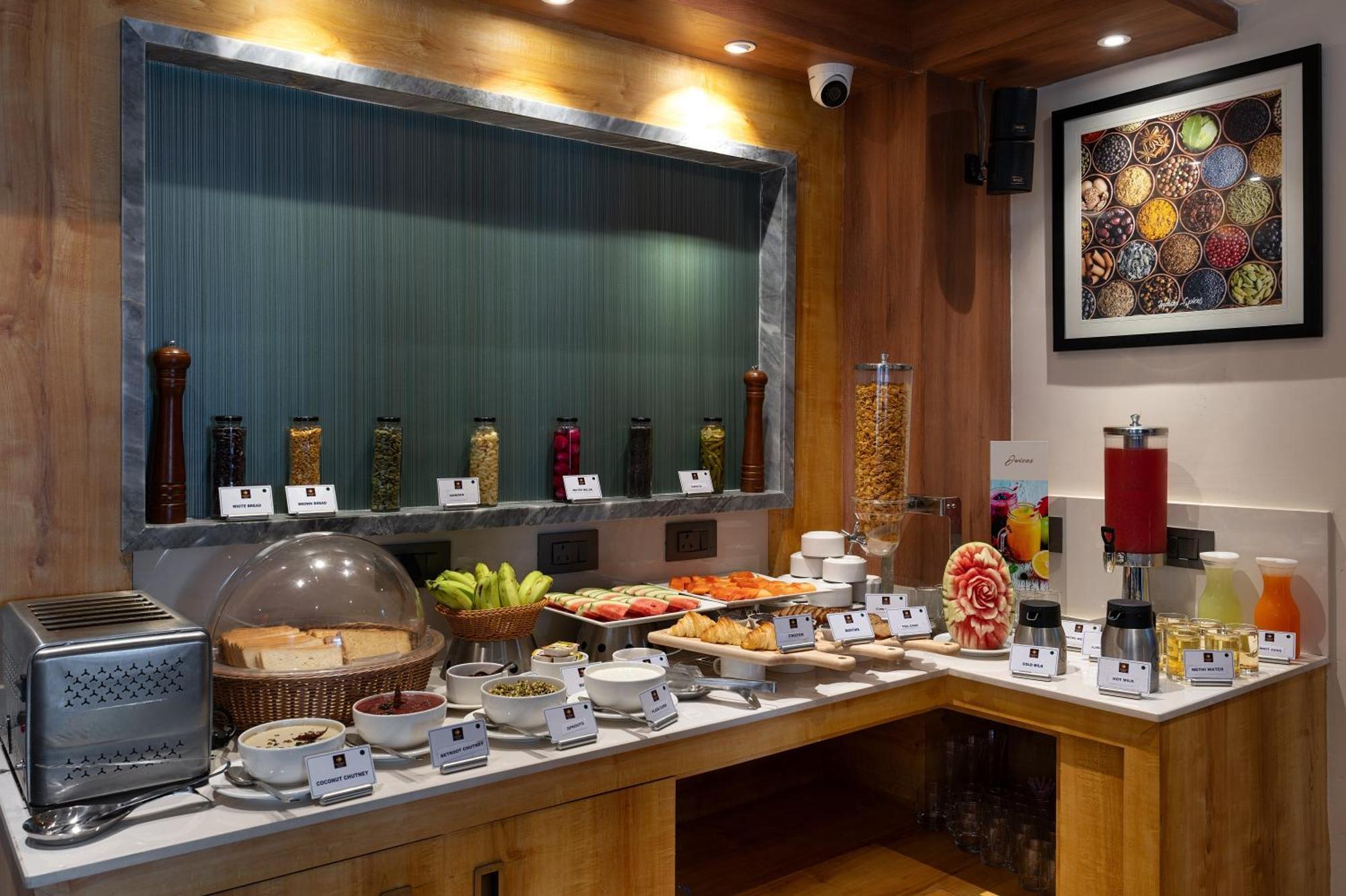 Cozzet Victoria Hotel Bhuvanesvar Kültér fotó